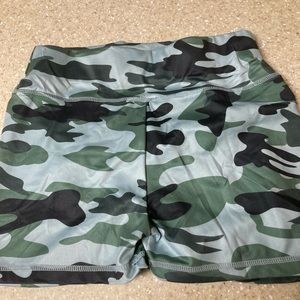 Camo scrunch bottom yoga shorts